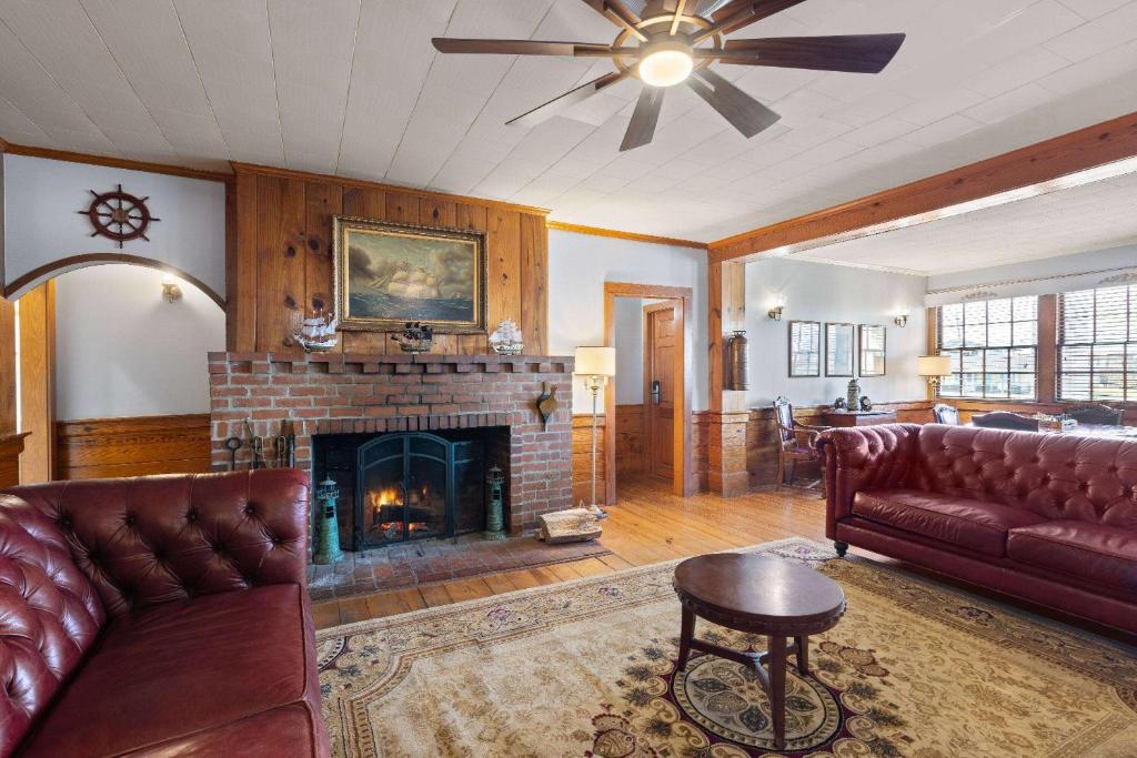 Days Inn by Wyndham Kill Devil Hills Oceanfront - Wilbur