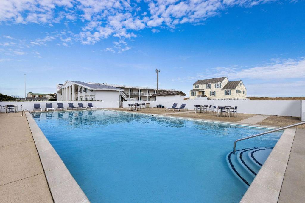 Days Inn by Wyndham Kill Devil Hills Oceanfront - Wilbur