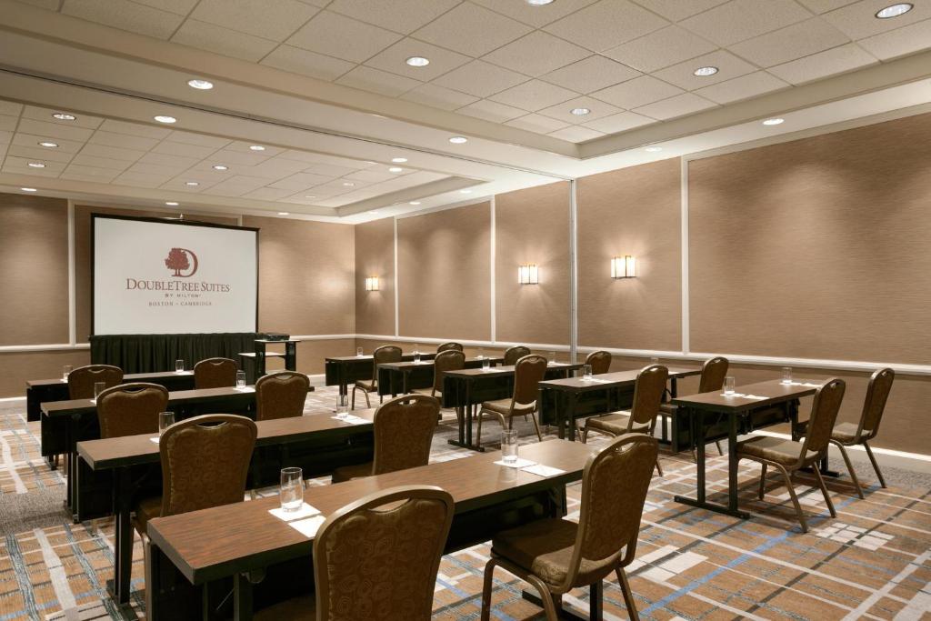 DoubleTree Suites by Hilton Hotel Boston - Cambridge