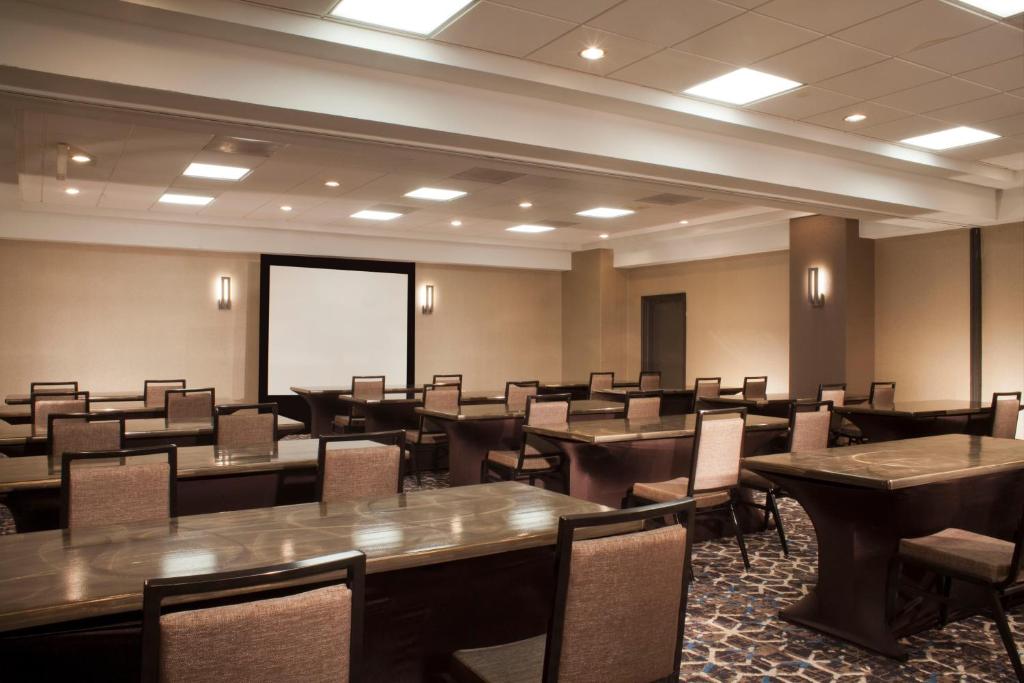 Embassy Suites Houston-Near The Galleria