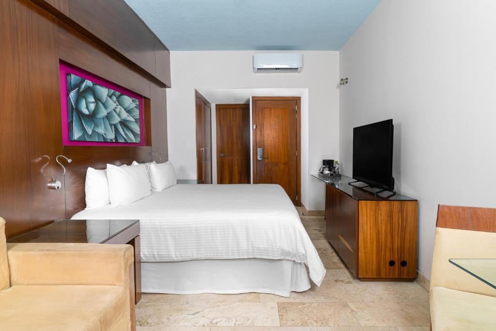 BelAir SunClub Hotel Cabos by Krystal Grand