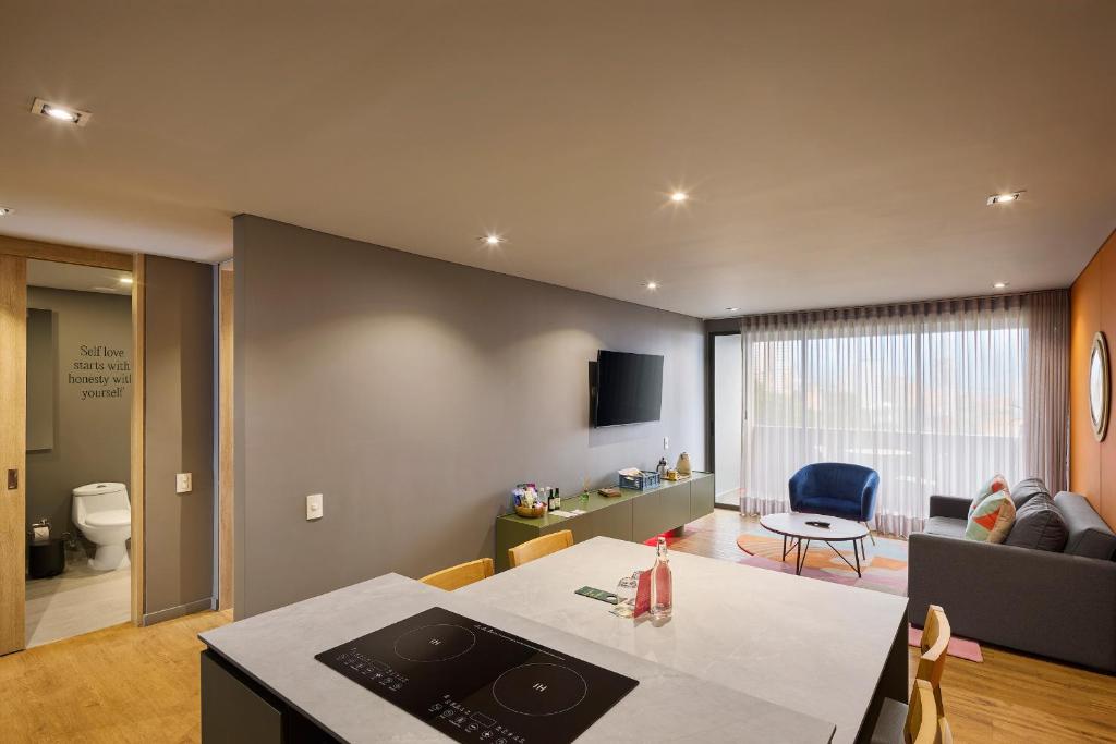 VERSUS HOTEL