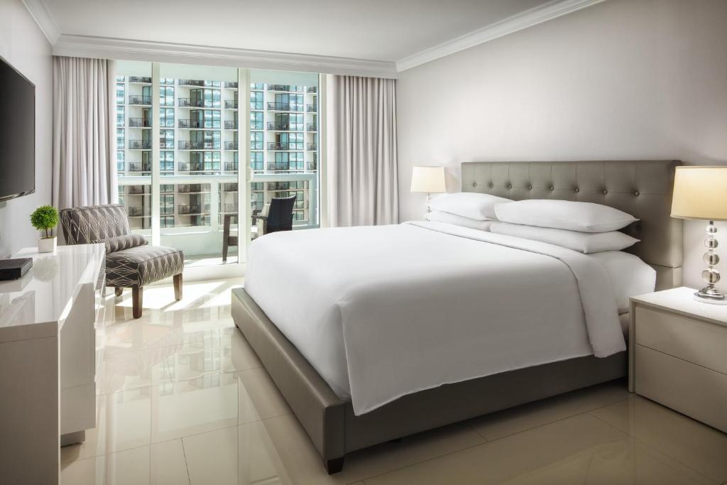 DoubleTree by Hilton Grand Hotel Biscayne Bay