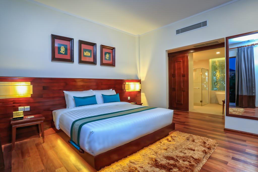Privilege Floor @ Lotus Blanc