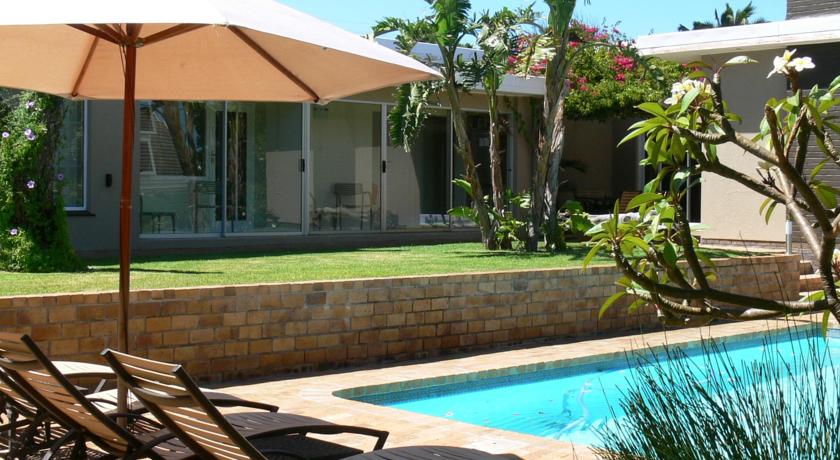 Hajos Lodge And Tours