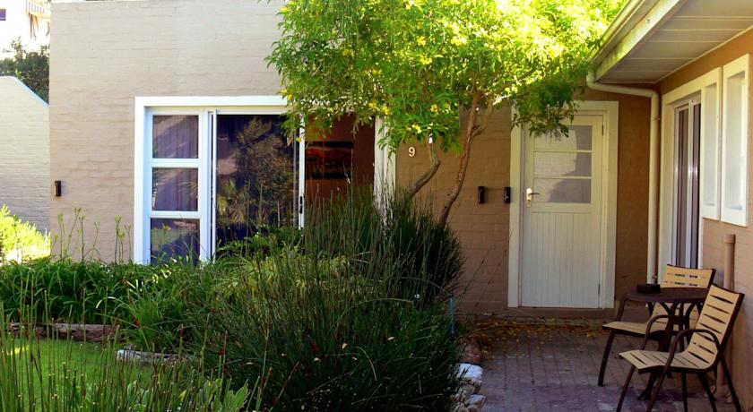 Hajos Lodge And Tours