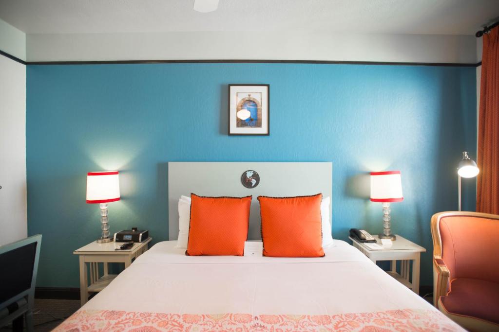 Hotel Carlton, a Joie de Vivre Boutique Hotel