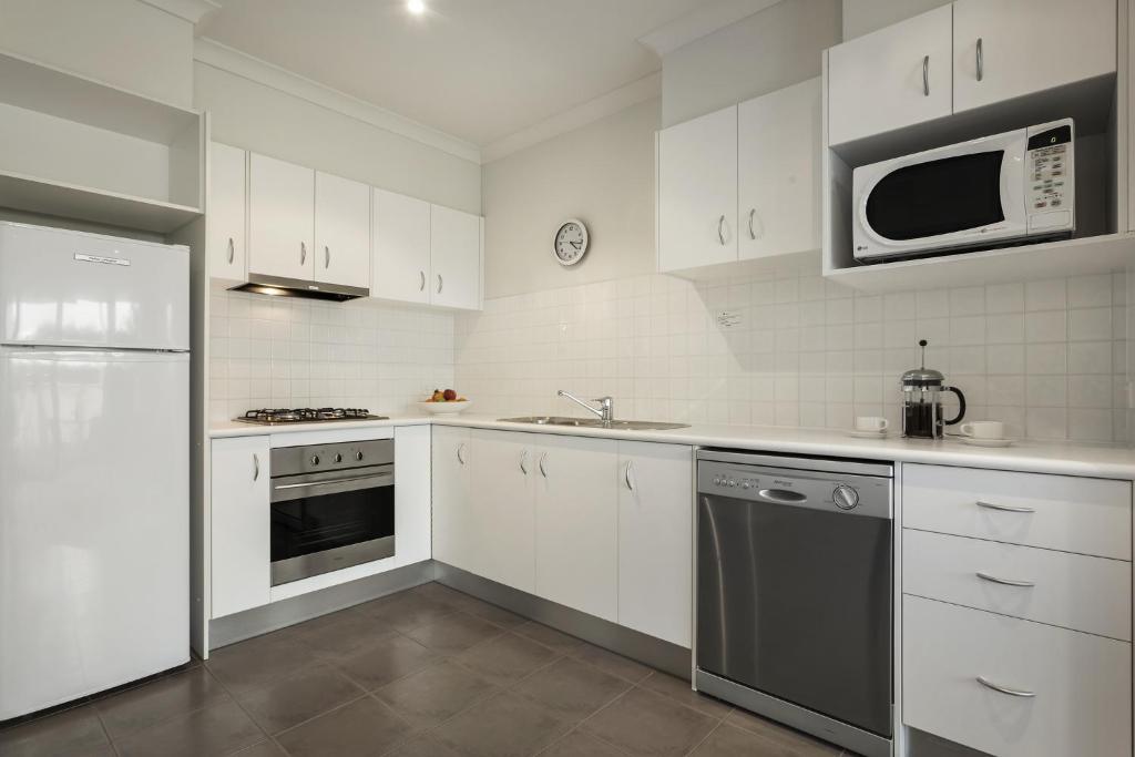Quest Sanctuary Lakes Apartments