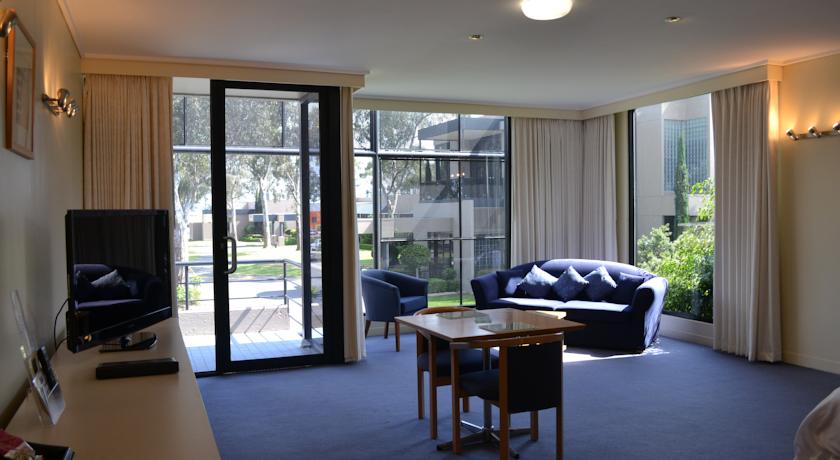 Dingley International Hotel