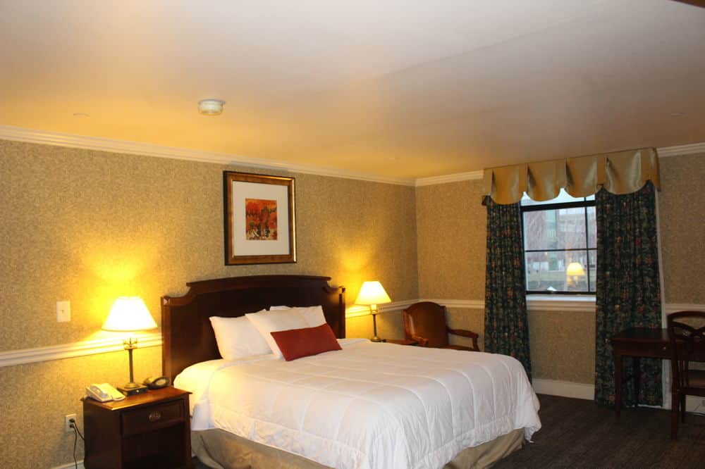 Roberts Riverwalk Urban Resort Hotel