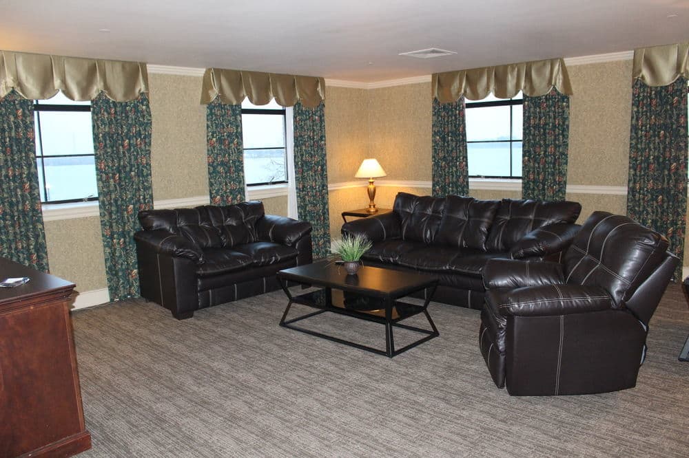 Roberts Riverwalk Urban Resort Hotel