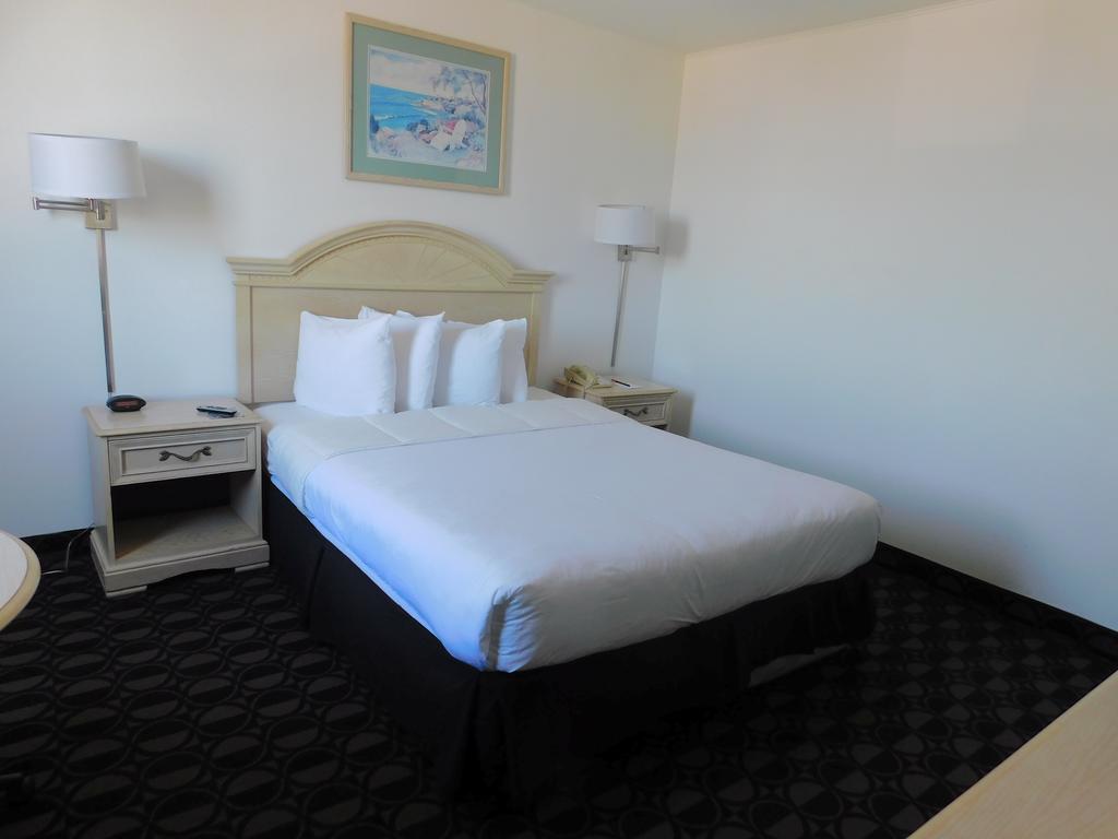 Ramada by Wyndham North Bergen (Formerly Meadowlands View)