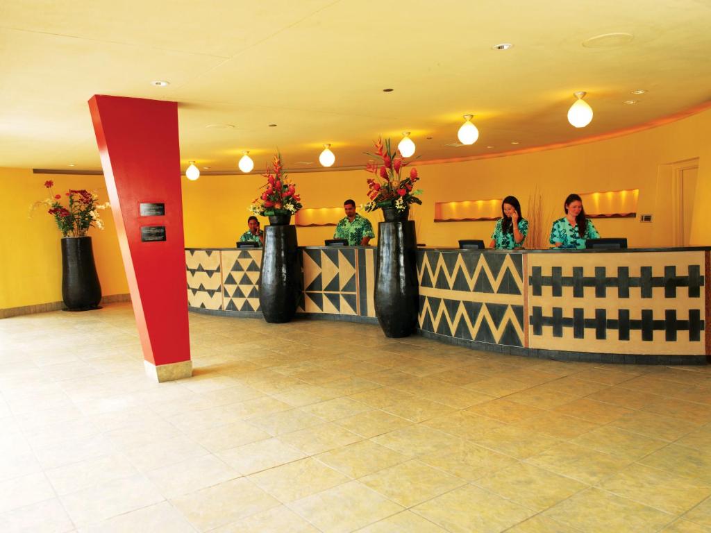 The Twin Fin Hotel (Formerly Aston Waikiki Beach)