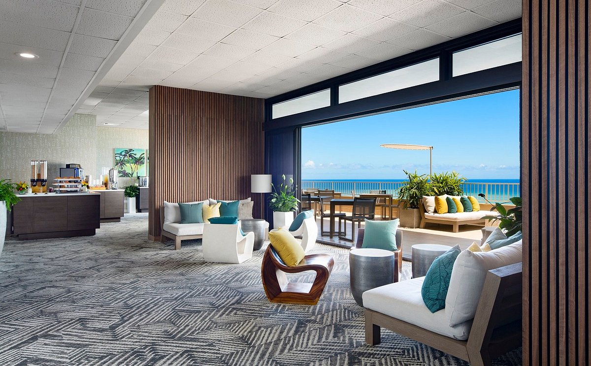 The Twin Fin Hotel (Formerly Aston Waikiki Beach)