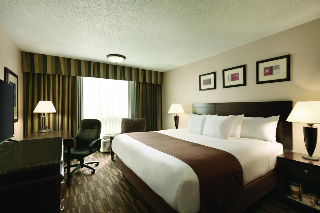 Clarion Hotel Conference Center Louisville North