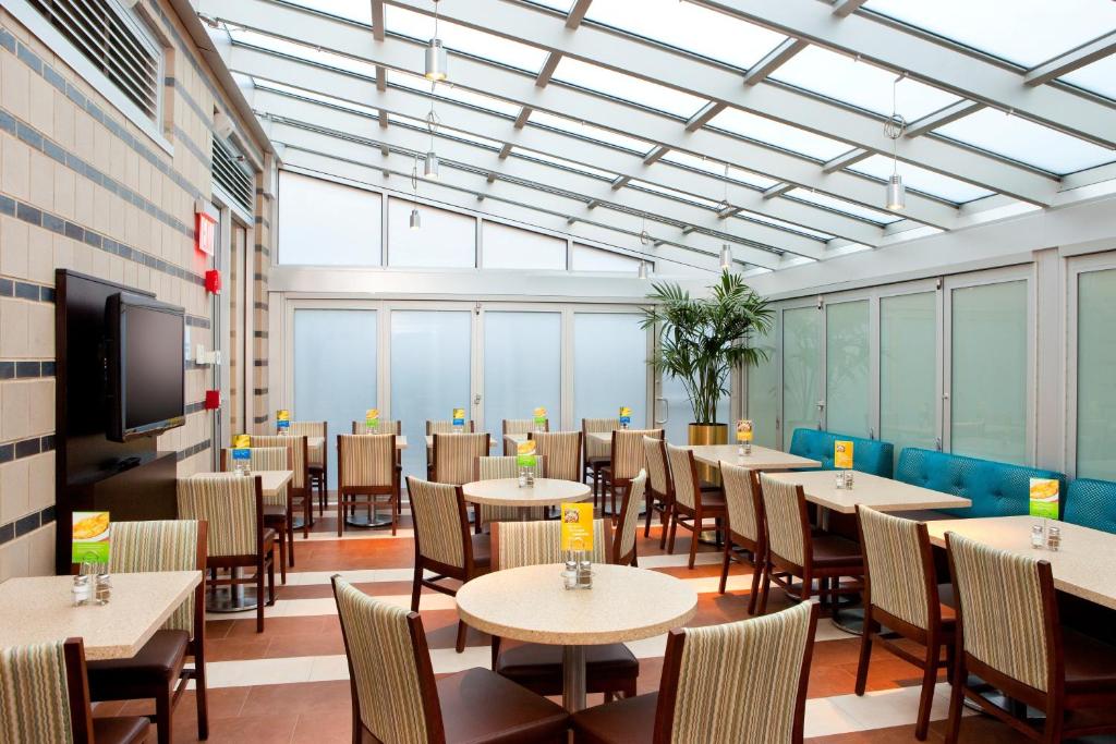 Holiday Inn Express Manhattan Times Square South