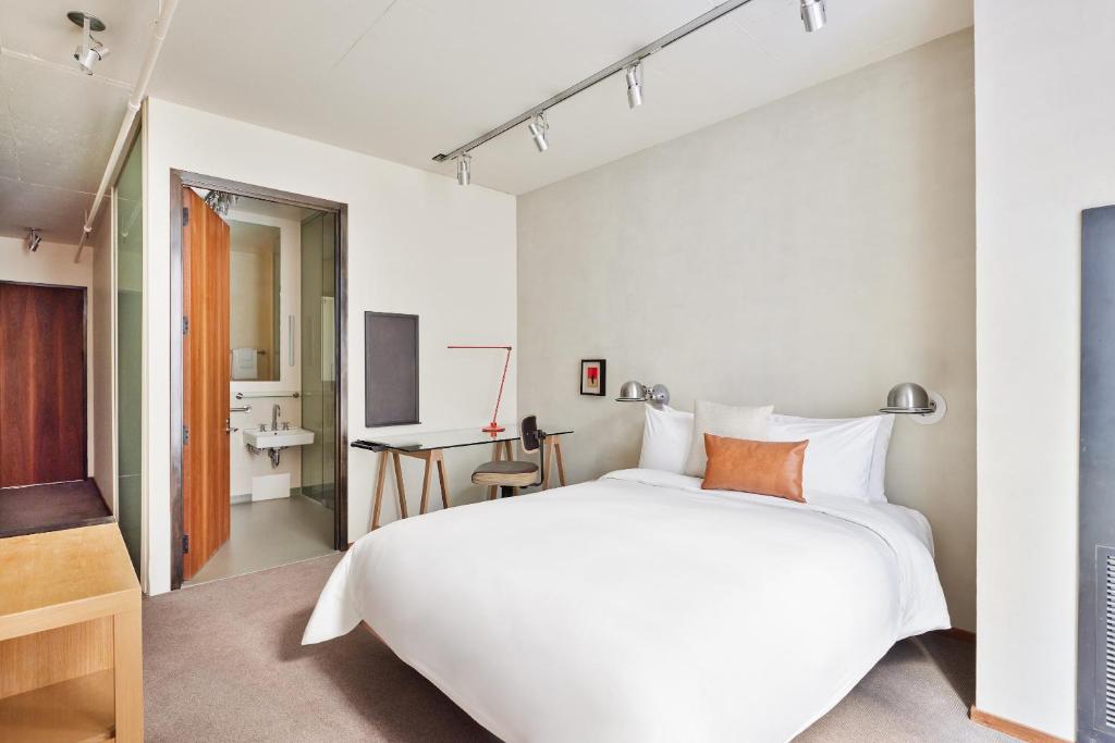 Chambers Hotel
