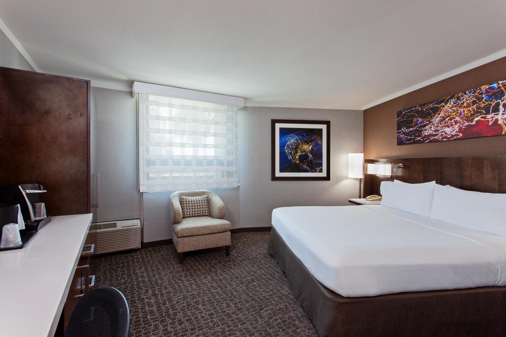 Holiday Inn Long Beach Airport Hotel and Conference Center