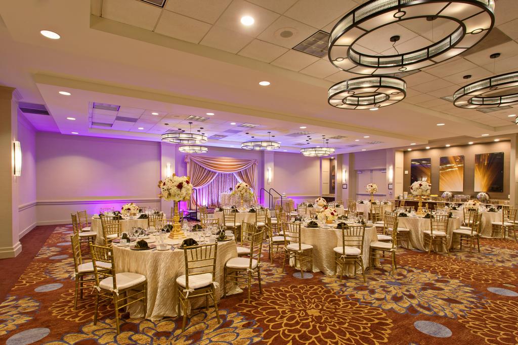 Holiday Inn Long Beach Airport Hotel and Conference Center