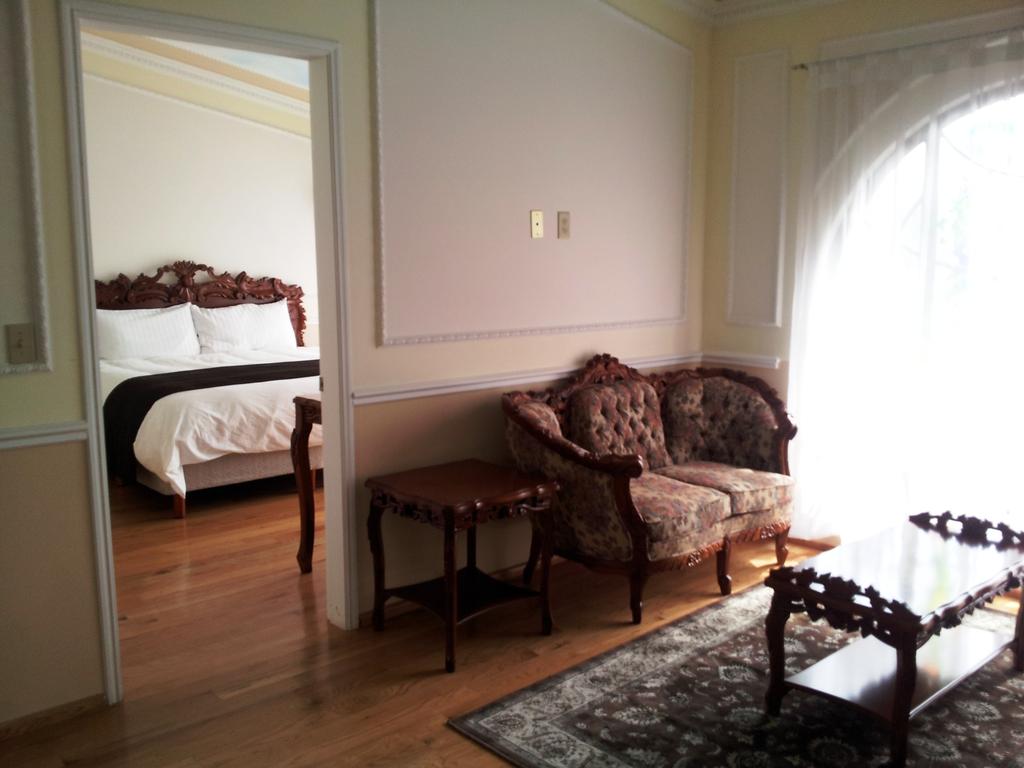 Royal Colonial