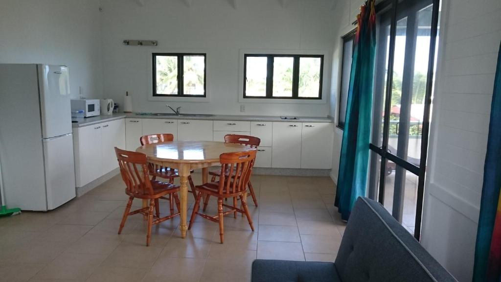 Aroa Beachside Inn