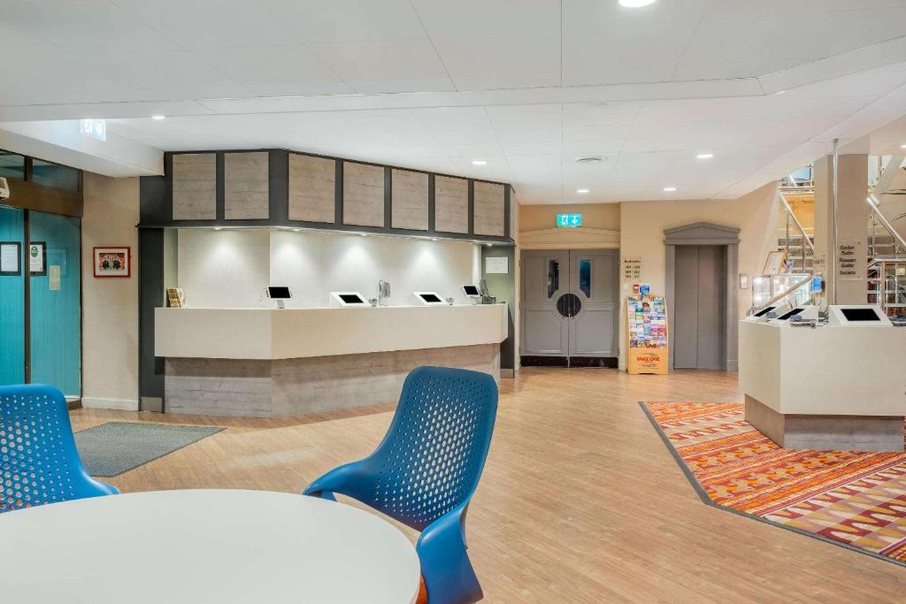 Clarion Cedar Court Wakefield Hotel