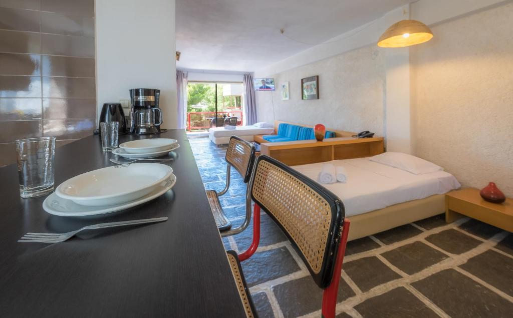 Apollonia Apartments