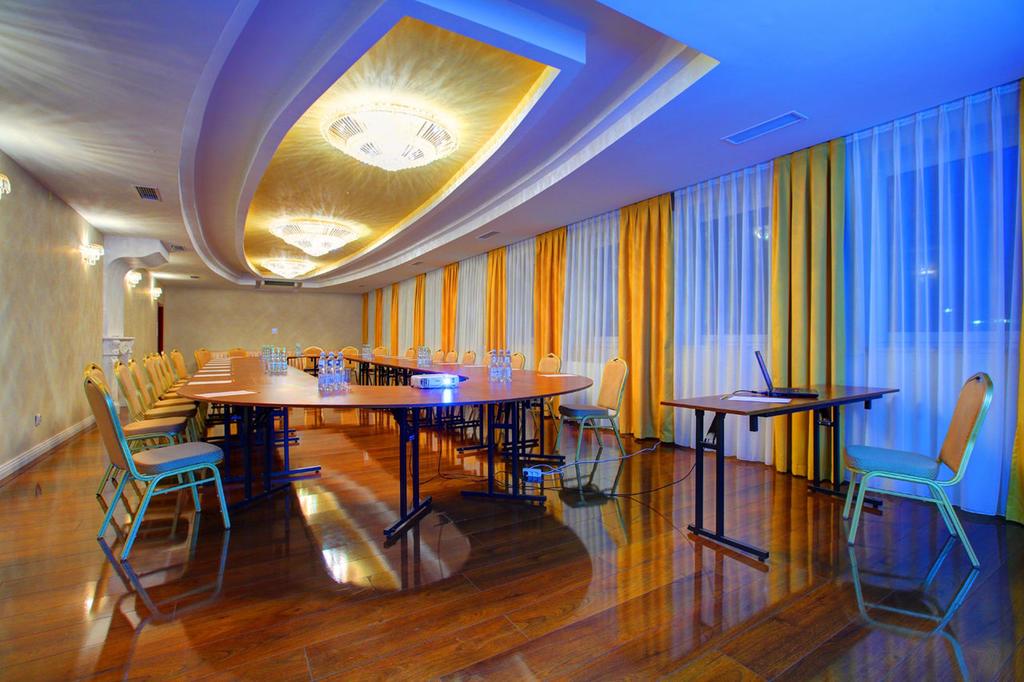 Holiday Park Hotel