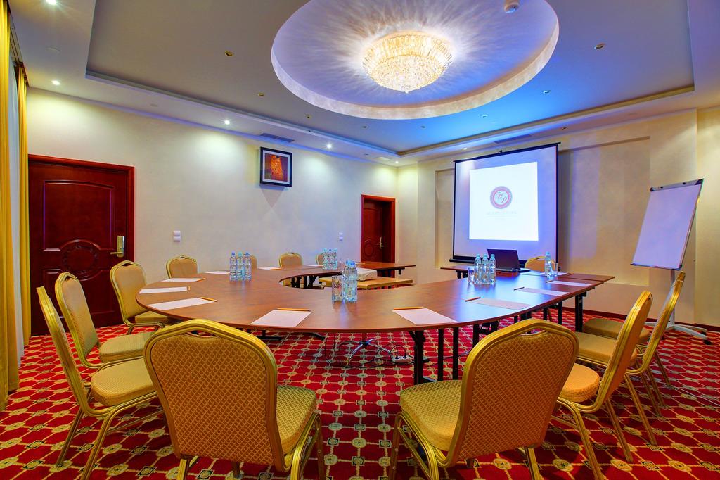 Holiday Park Hotel