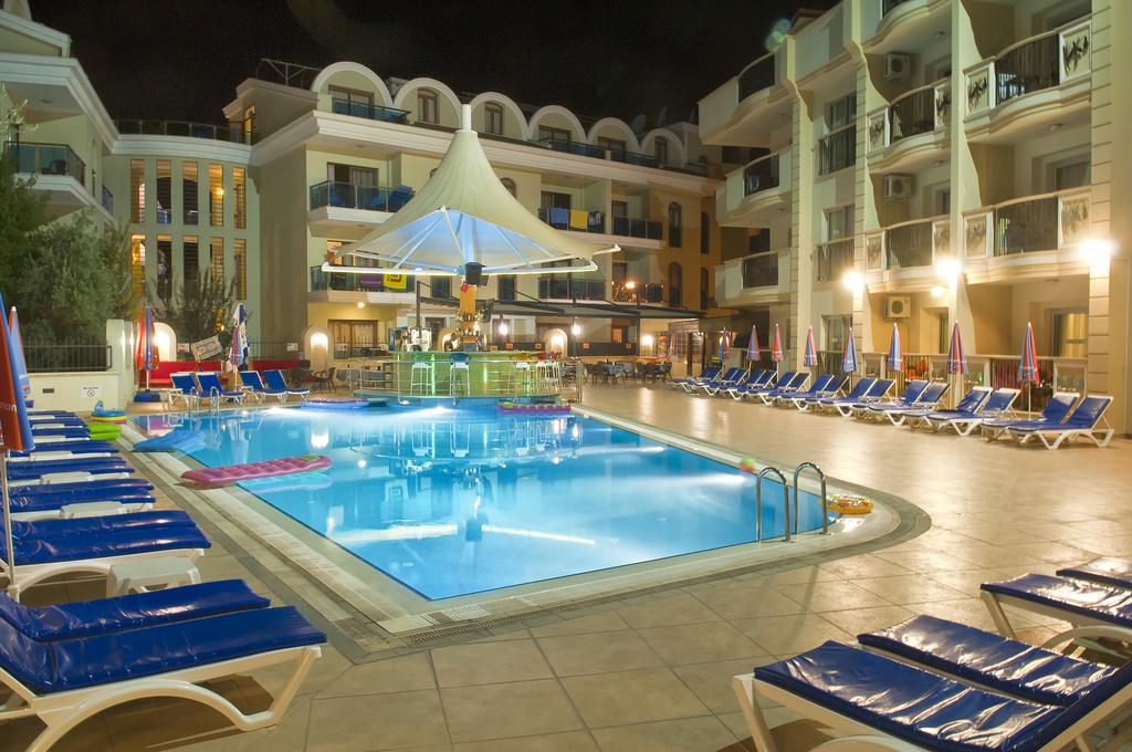 Club Karakas Apart