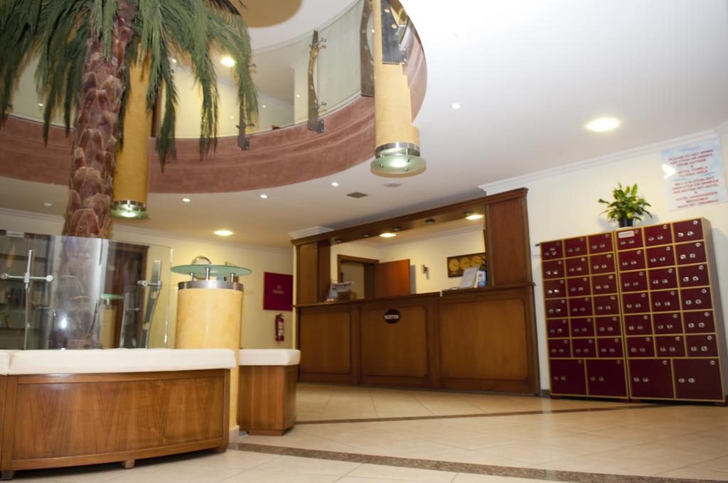 Club Karakas Apart