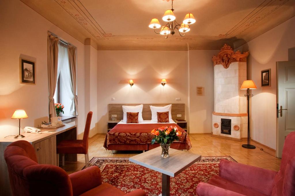 Hotel Santi