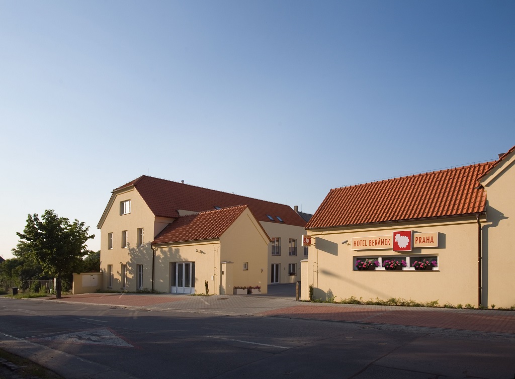 Dolce Villa Hotel