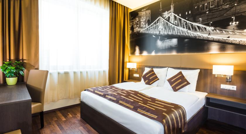 12 Revay Hotel