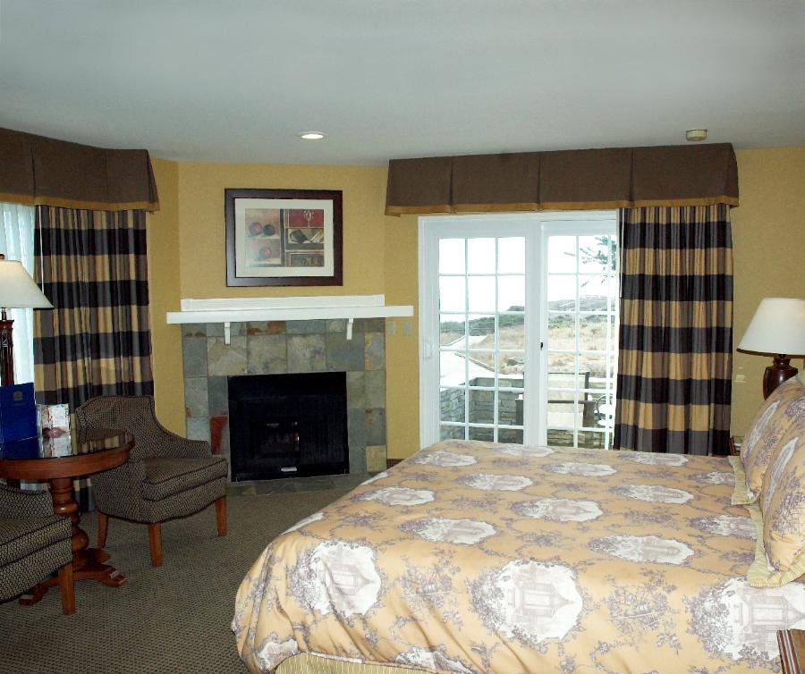 Fireside Inn on Moonstone Beach