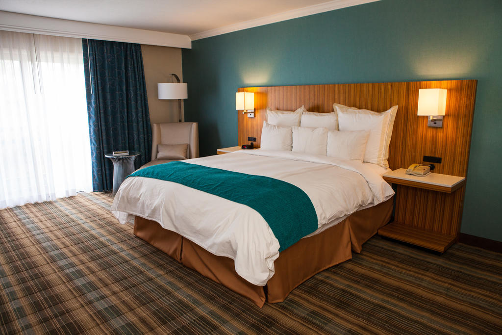 Ontario Convention & Airport Hotel
