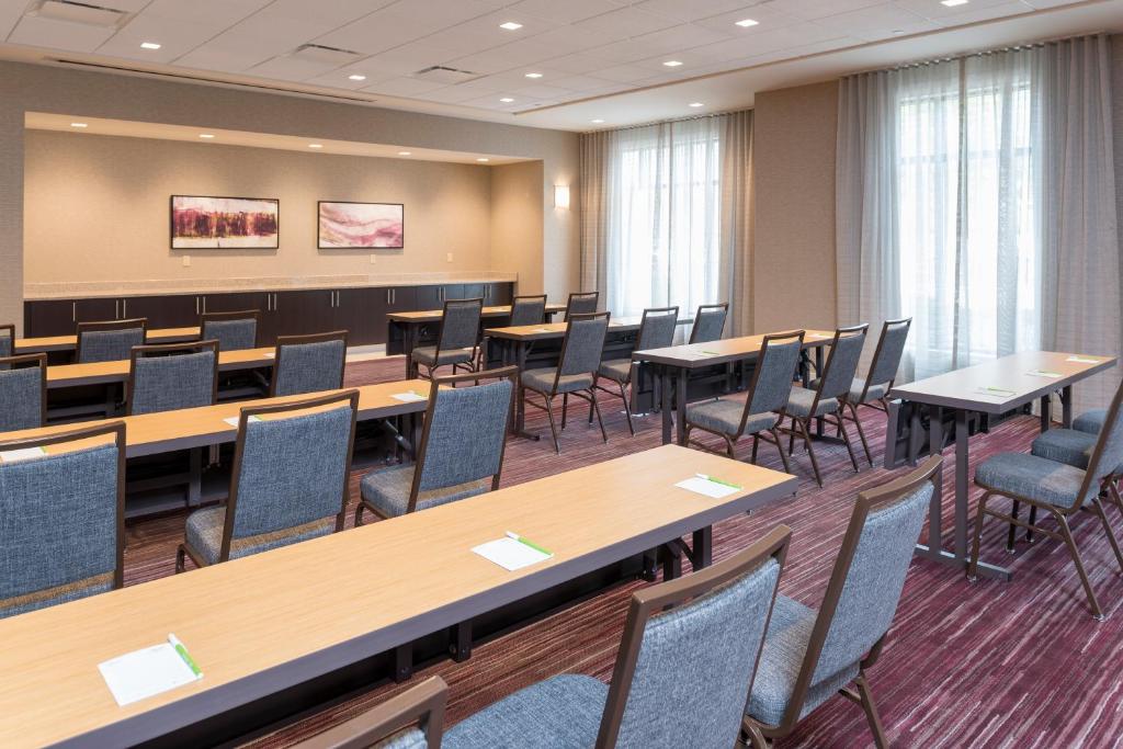 Courtyard by Marriott Louisville Downtown