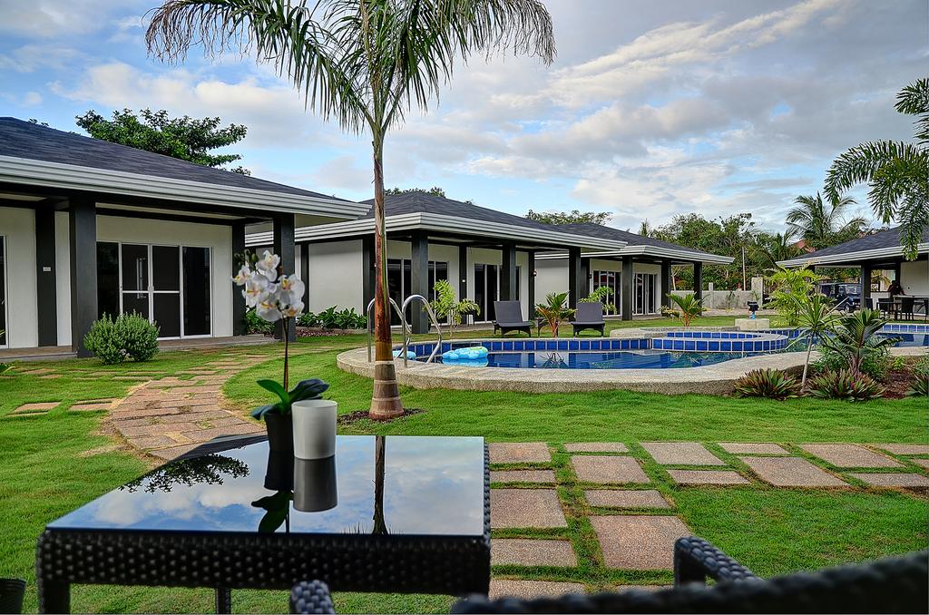 Alona Palm Beach