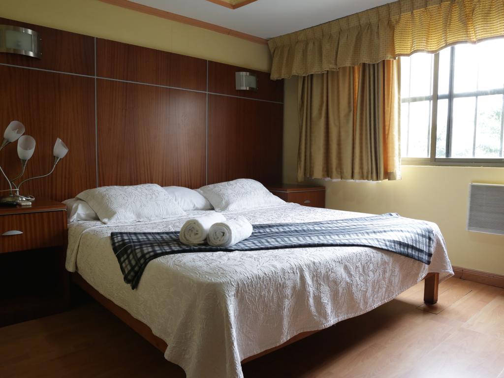 Hotel La Cresta Inn