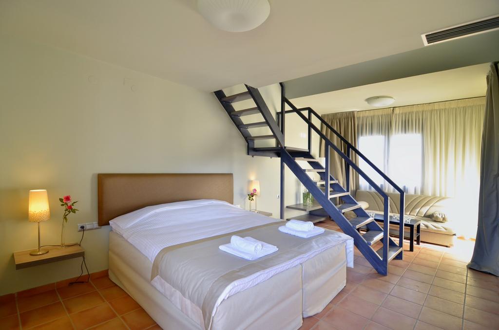 Ellopia Point Suites