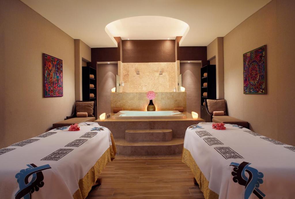 Marriott Puerto Vallarta Resort & Spa (Formerly Casamagna)