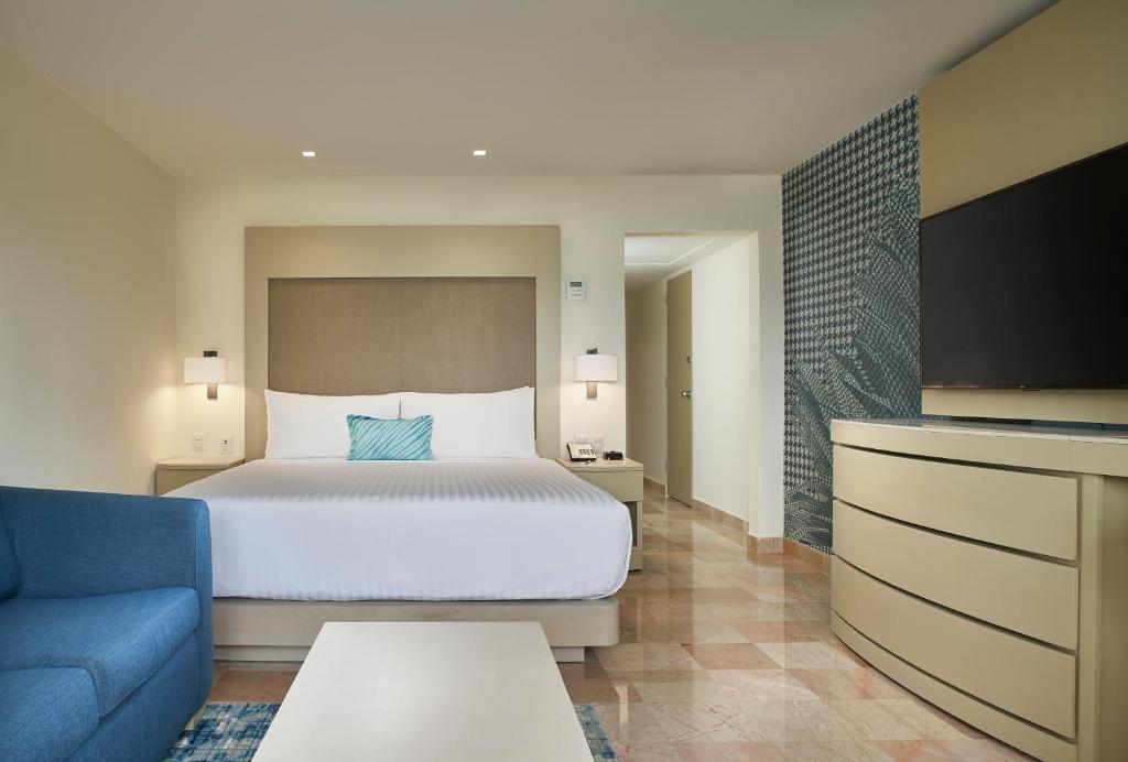 Marriott Puerto Vallarta Resort & Spa (Formerly Casamagna)