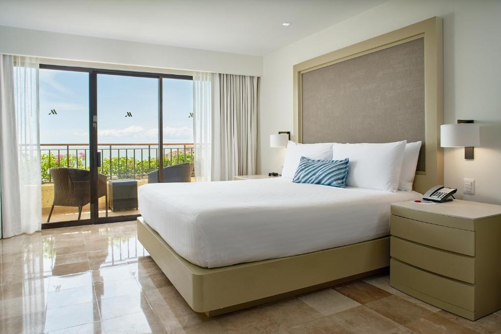 Marriott Puerto Vallarta Resort & Spa (Formerly Casamagna)