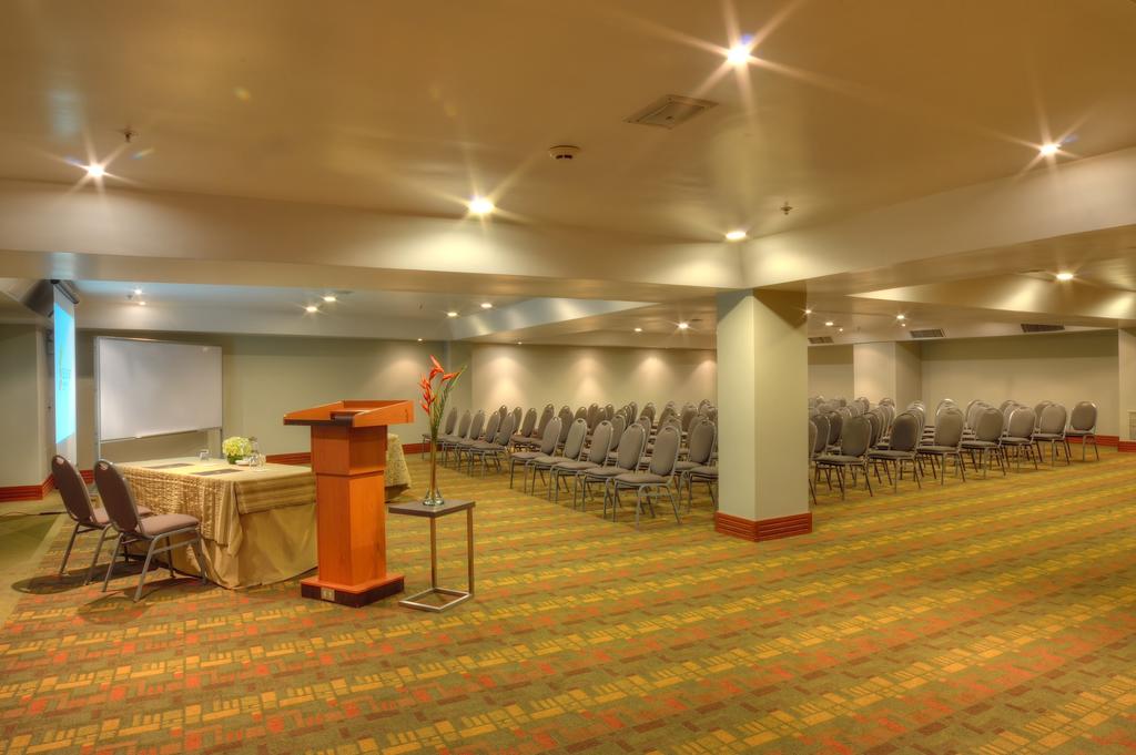 Sol de Oro Hotel & Suites