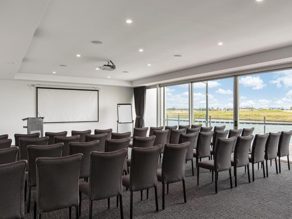 Best Western Plus Lake Kawana Hotel