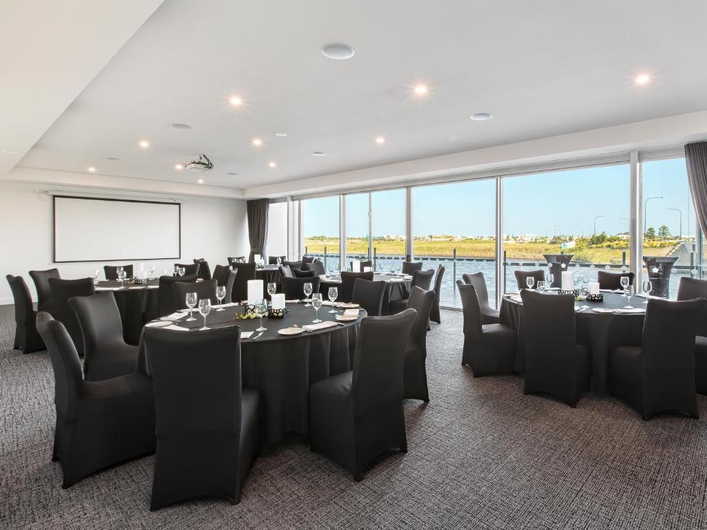 Best Western Plus Lake Kawana Hotel