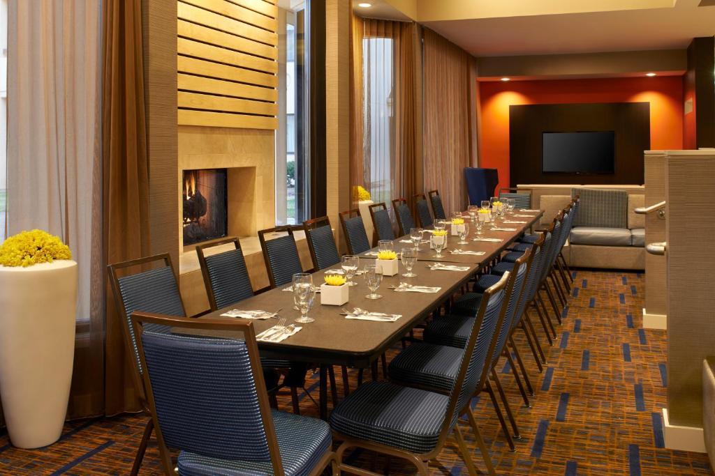 Courtyard by Marriott Chicago Arlington Heights / South