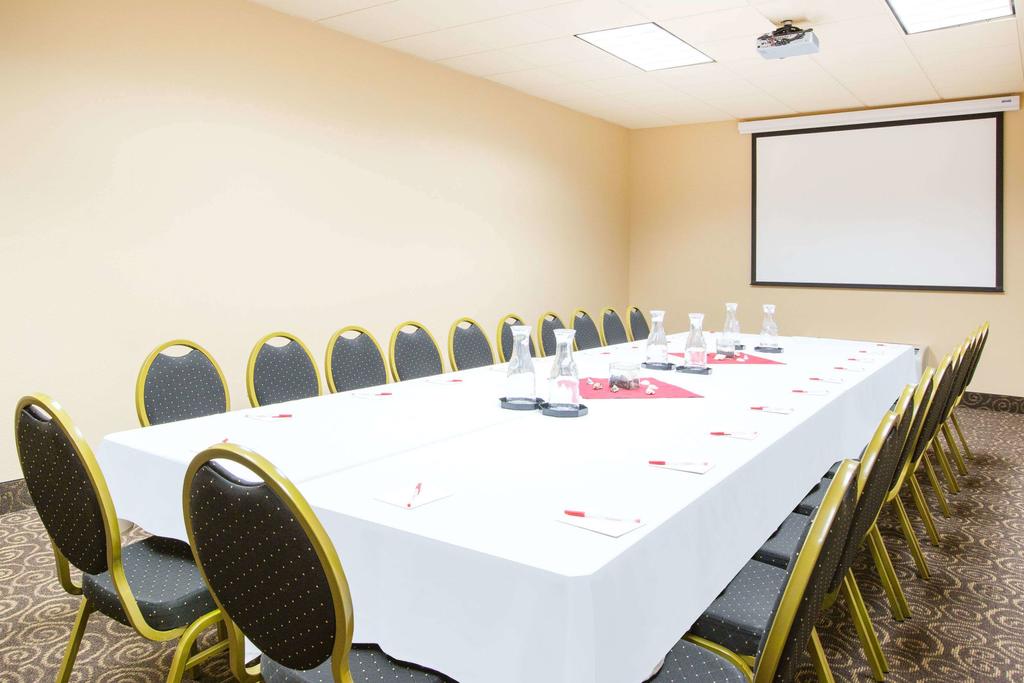 Ramada Tropics Resort/Conference Center Des Moines