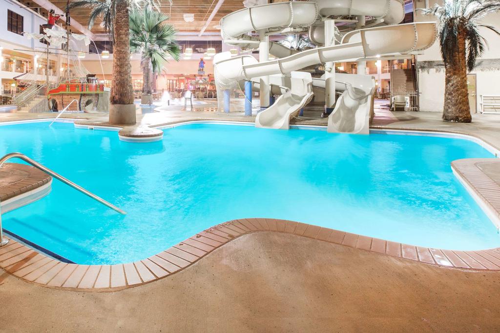 Ramada Tropics Resort/Conference Center Des Moines