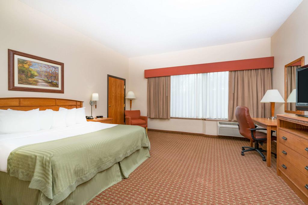 Ramada Tropics Resort/Conference Center Des Moines